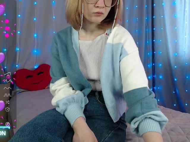 DaddysSluttyGirl webcam