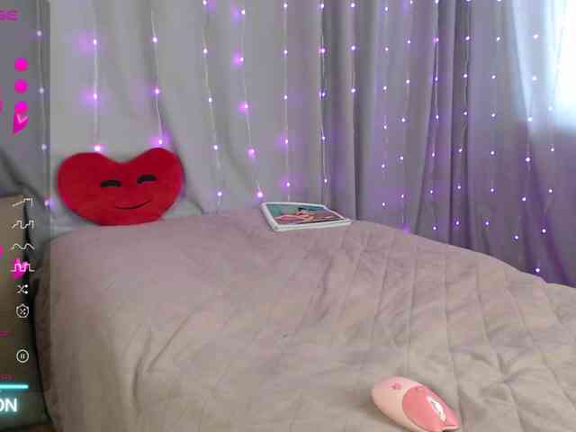 DaddysSluttyGirl webcam