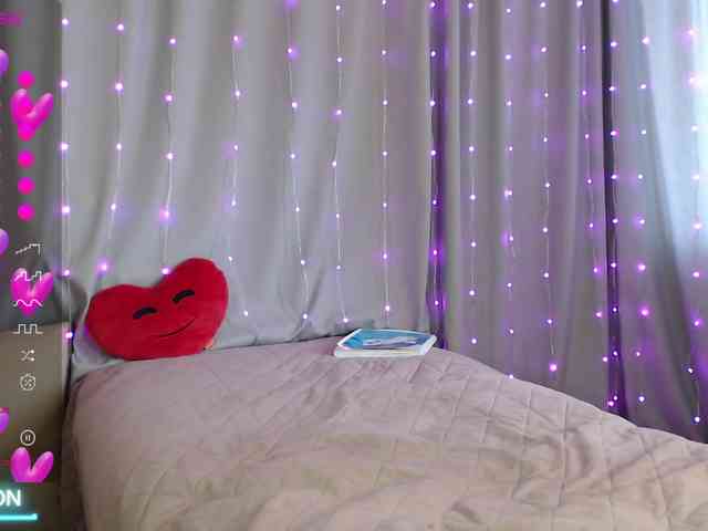 DaddysSluttyGirl webcam