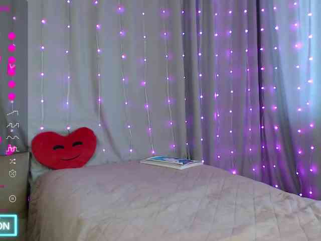 DaddysSluttyGirl webcam
