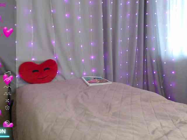 DaddysSluttyGirl webcam