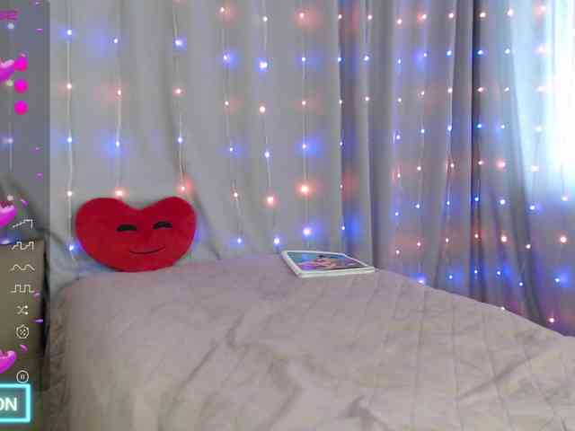 DaddysSluttyGirl webcam