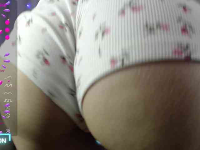 DaddysSluttyGirl webcam