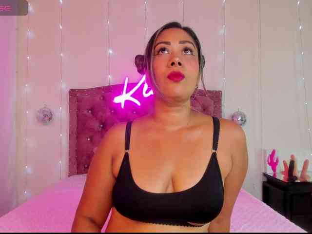 KloeFernandez webcam