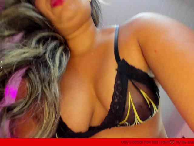 KloeFernandez webcam