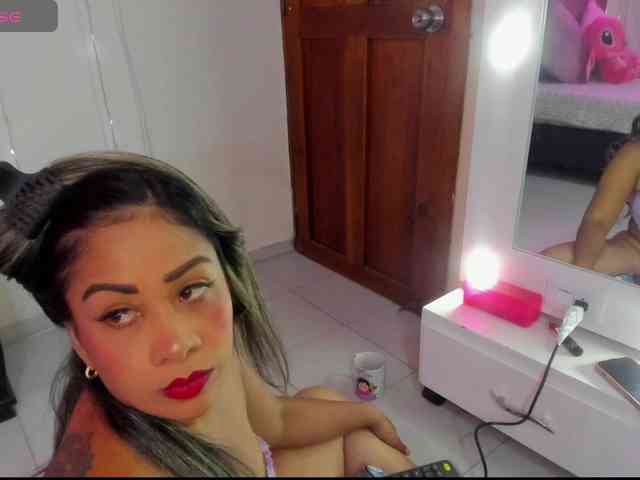 KloeFernandez webcam