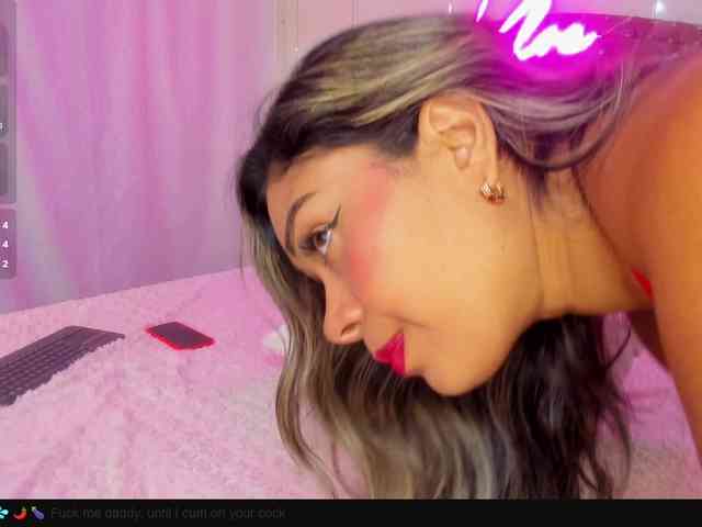 KloeFernandez webcam