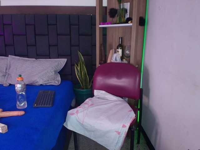 EllenaBoobs's BongaCams show and profile