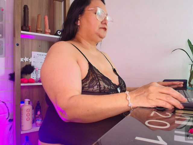 EllenaBoobs live cam on BongaCams