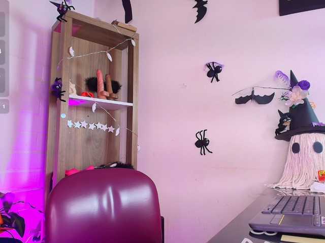 EllenaBoobs, live now on BongaCams