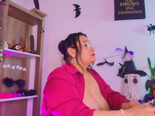 EllenaBoobs live cam on BongaCams