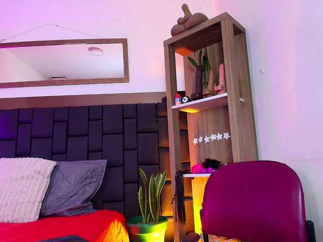 EllenaBoobs live webcam show