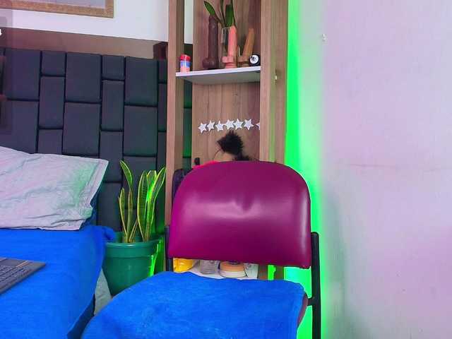 EllenaBoobs live webcam show
