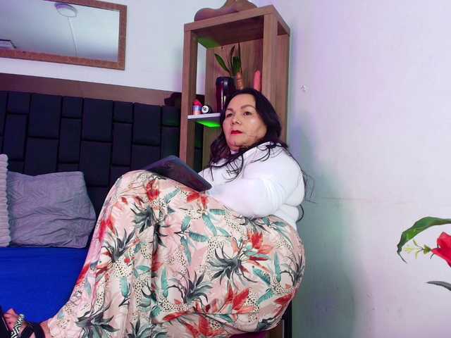 EllenaBoobs live webcam show
