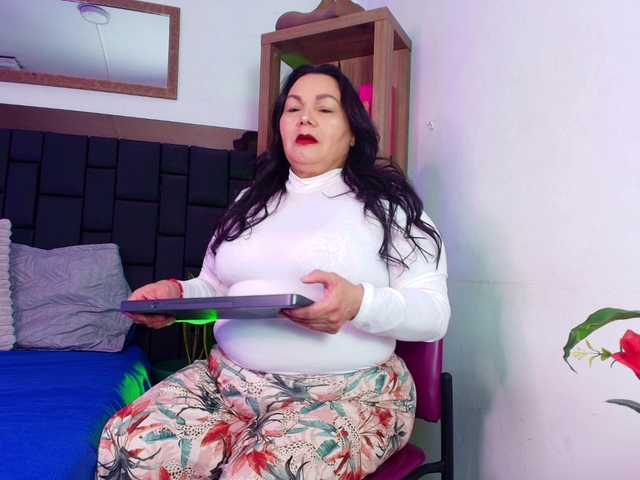 EllenaBoobs live cam on BongaCams