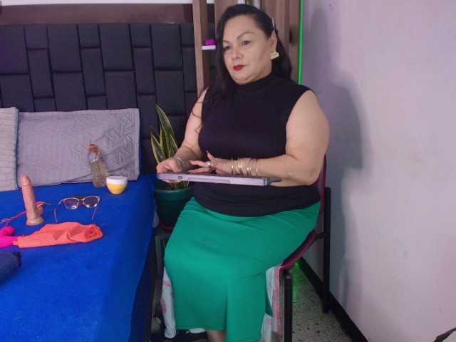 EllenaBoobs's BongaCams show and profile