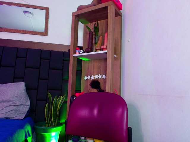 EllenaBoobs live webcam show