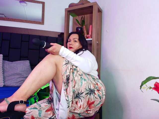 EllenaBoobs live webcam show