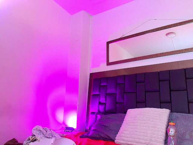 EllenaBoobs live webcam show