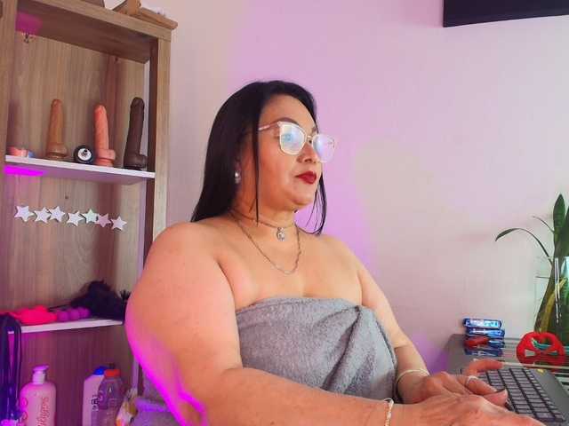 EllenaBoobs live cam on BongaCams