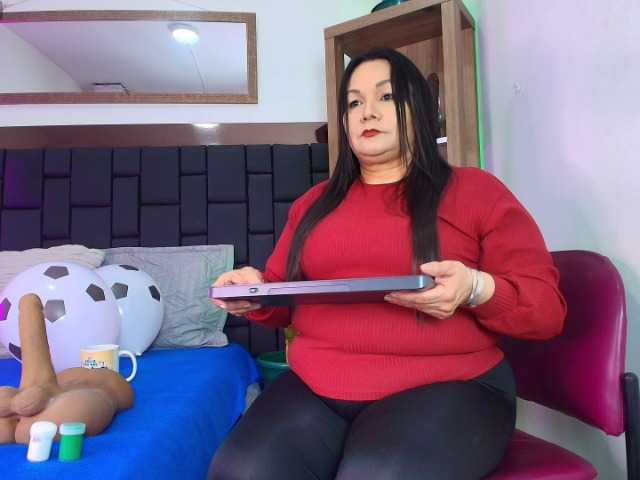 EllenaBoobs