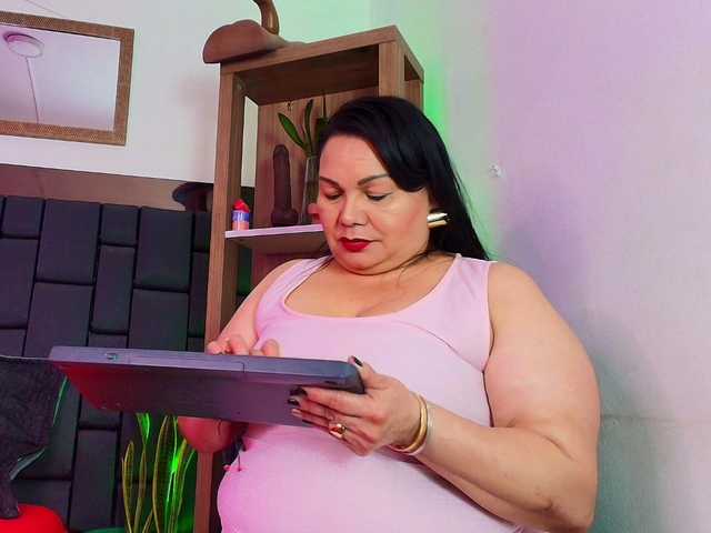 EllenaBoobs live webcam show