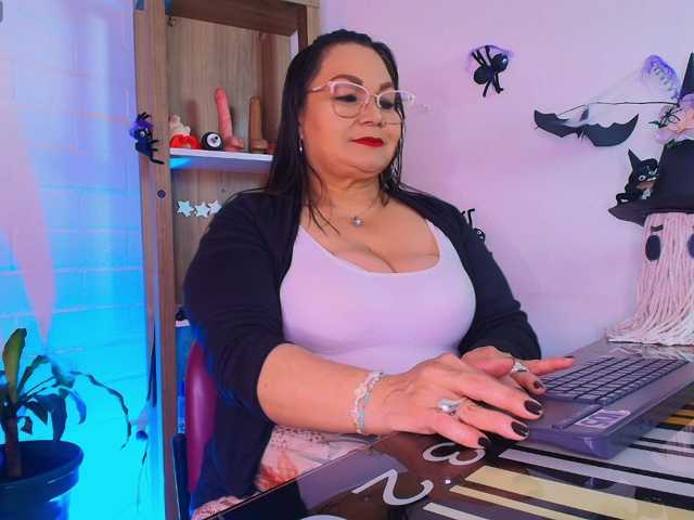 EllenaBoobs live cam on BongaCams