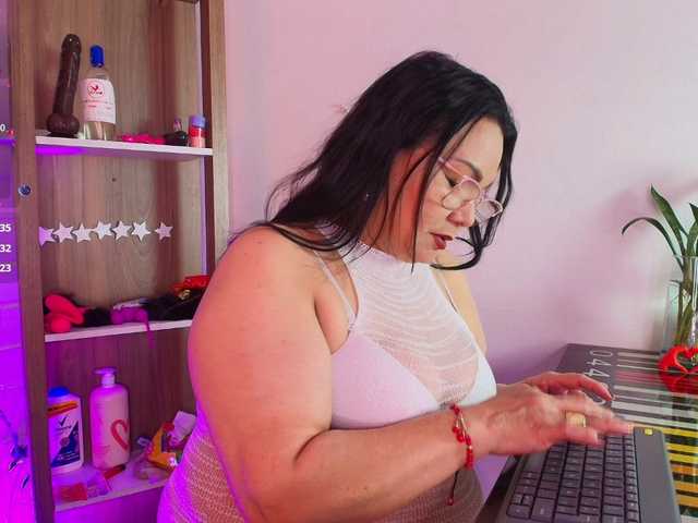 EllenaBoobs live cam on BongaCams