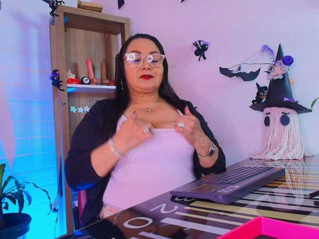 EllenaBoobs live cam on BongaCams
