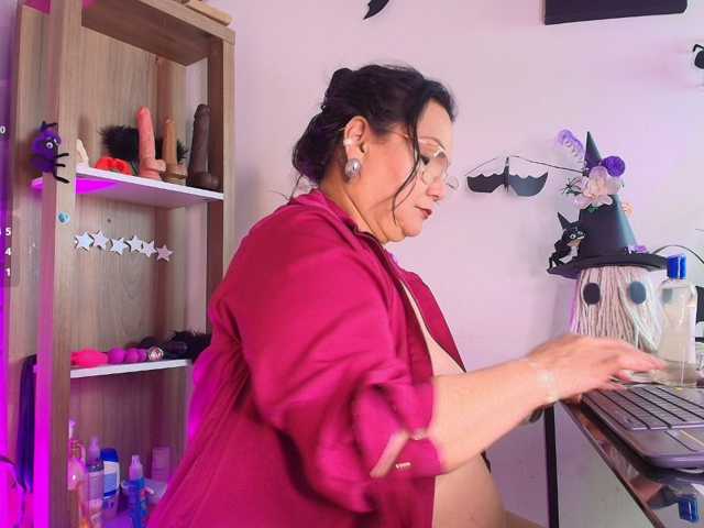 EllenaBoobs, live now on BongaCams
