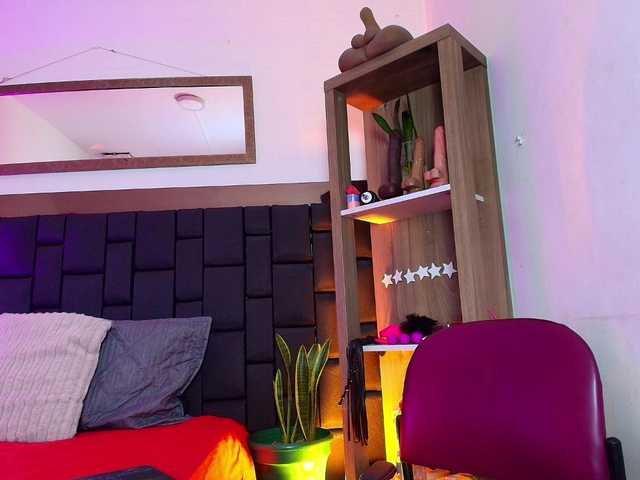 EllenaBoobs live webcam show