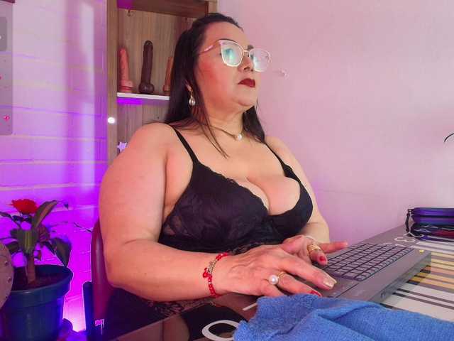 EllenaBoobs live cam on BongaCams
