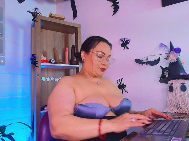 EllenaBoobs