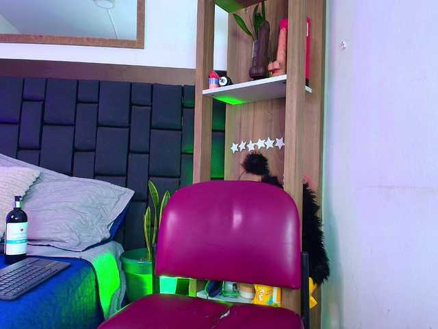 EllenaBoobs live webcam show