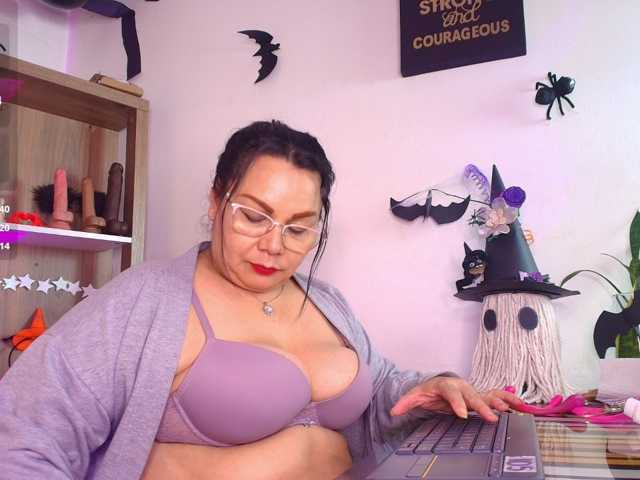 EllenaBoobs live cam on BongaCams