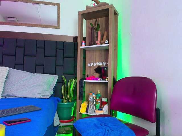 EllenaBoobs live webcam show