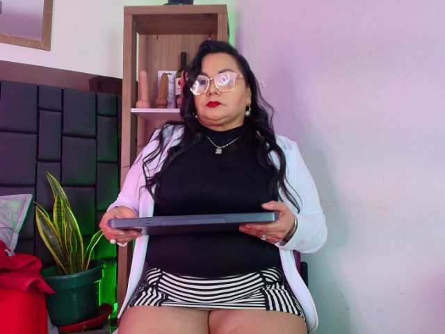 EllenaBoobs live cam on BongaCams