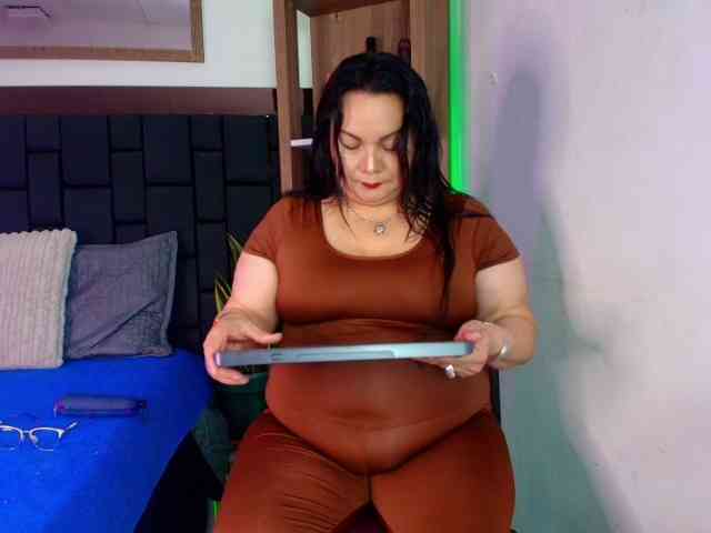 EllenaBoobs webcam
