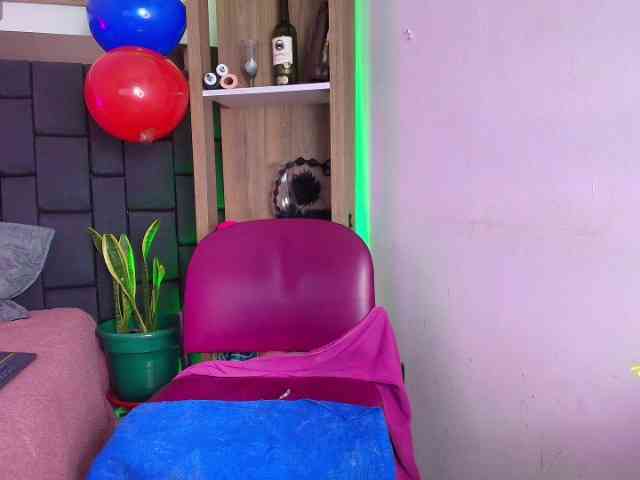 EllenaBoobs webcam