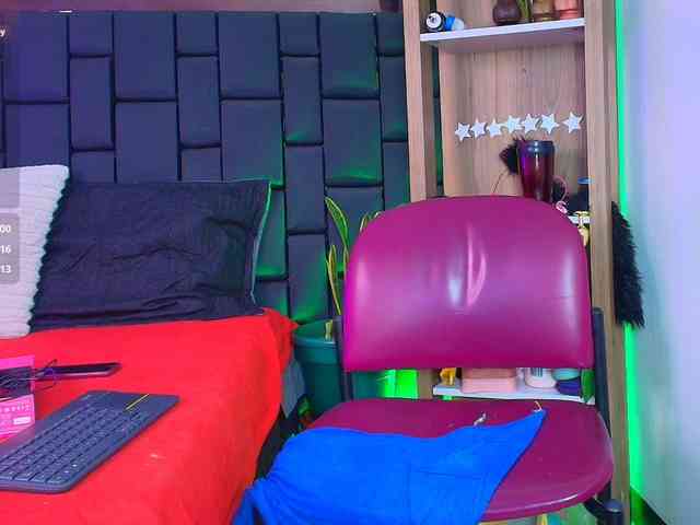 EllenaBoobs webcam