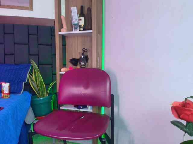 EllenaBoobs webcam