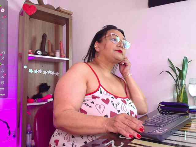 EllenaBoobs webcam