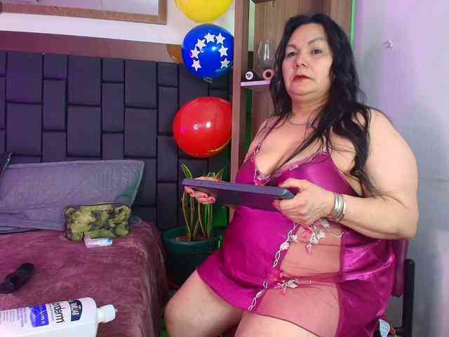 EllenaBoobs webcam