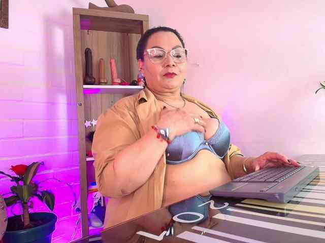 EllenaBoobs webcam