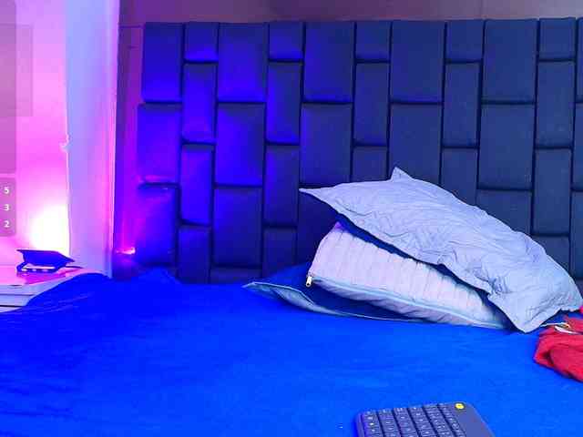 EllenaBoobs webcam