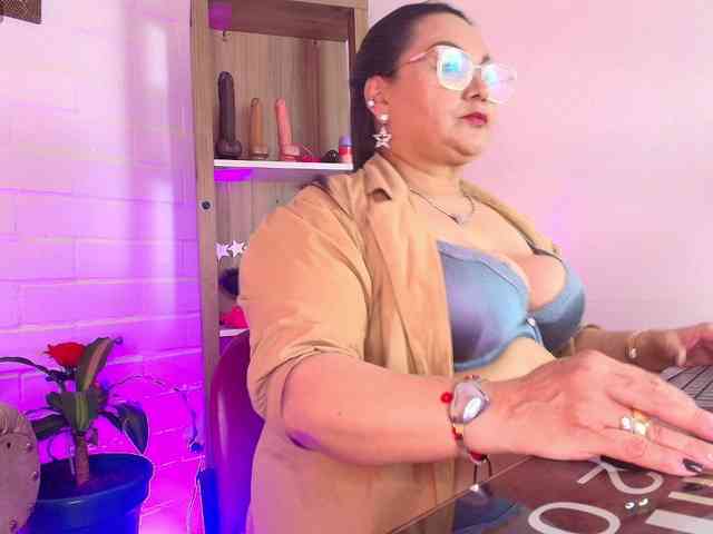 EllenaBoobs webcam
