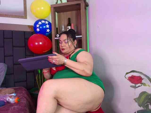 EllenaBoobs webcam