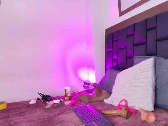 EllenaBoobs webcam