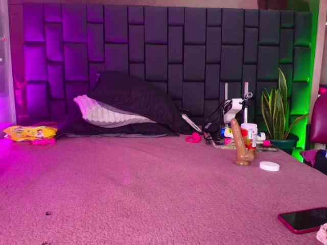 EllenaBoobs webcam