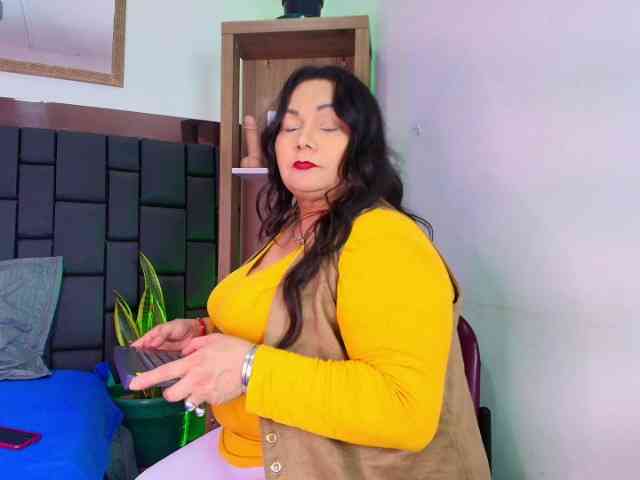 EllenaBoobs